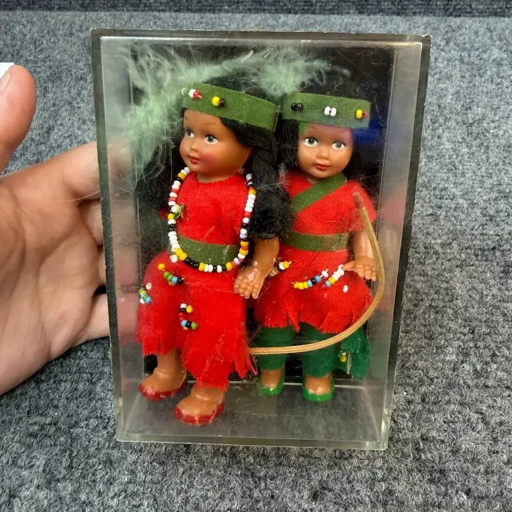 Vintage Native American Indian Dolls Set Feather Beaded Costume Display